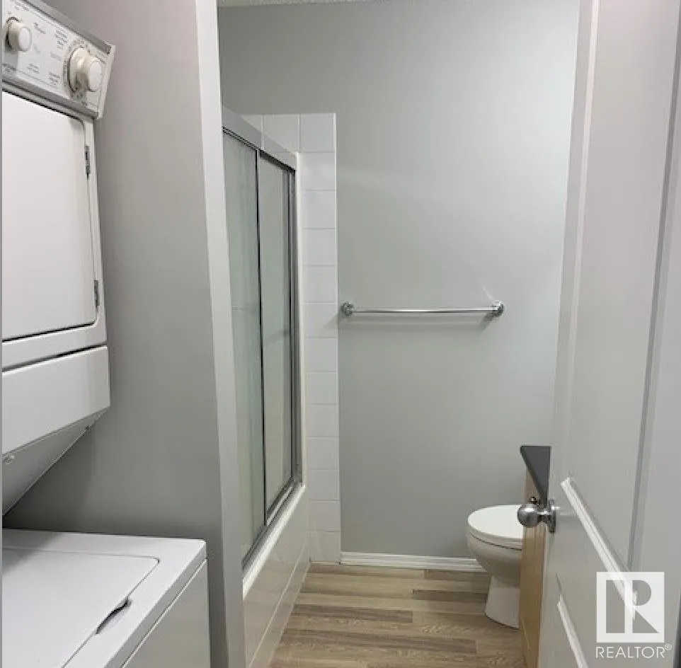 70 WOODSMERE Close