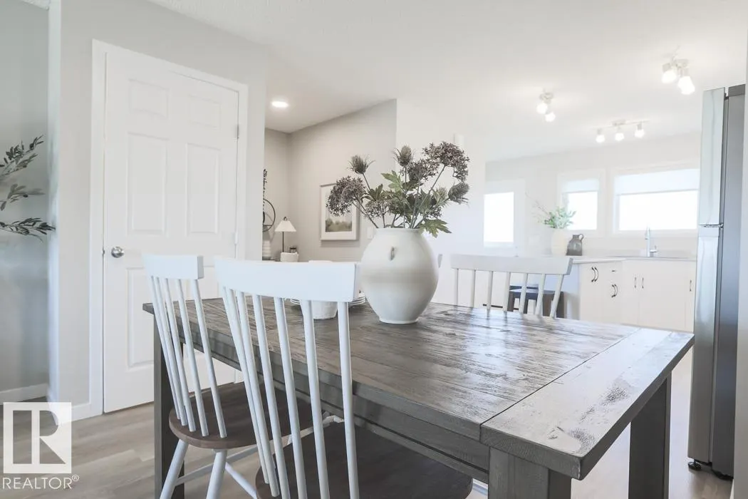 4584 Warbler Loop