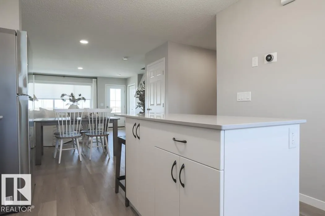 4584 Warbler Loop