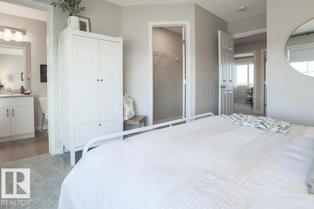 4584 Warbler Loop
