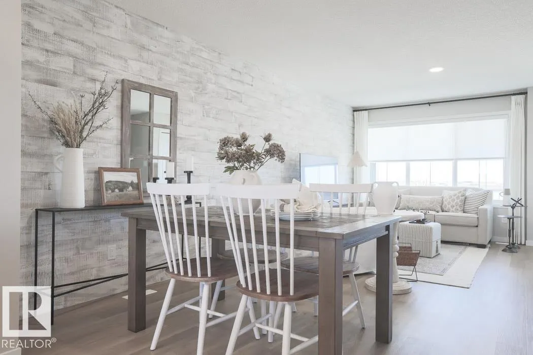 4584 Warbler Loop