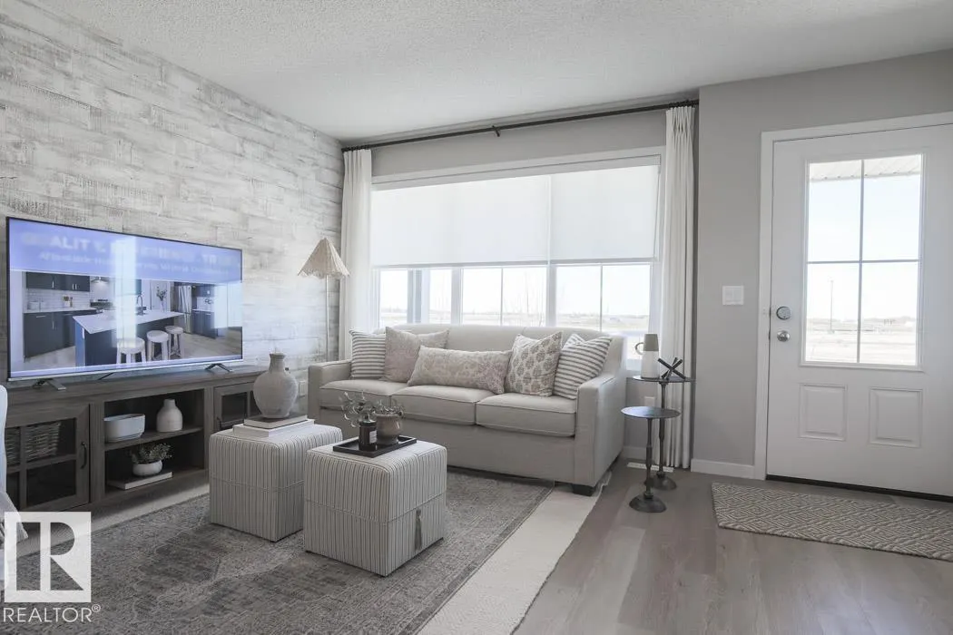4584 Warbler Loop