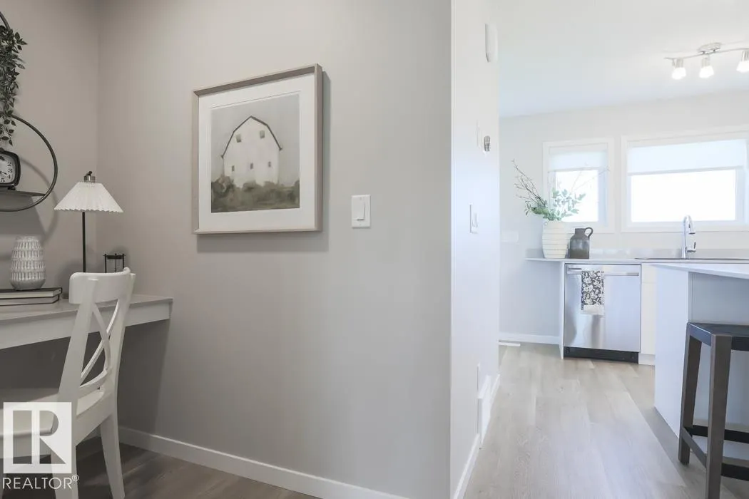 4584 Warbler Loop