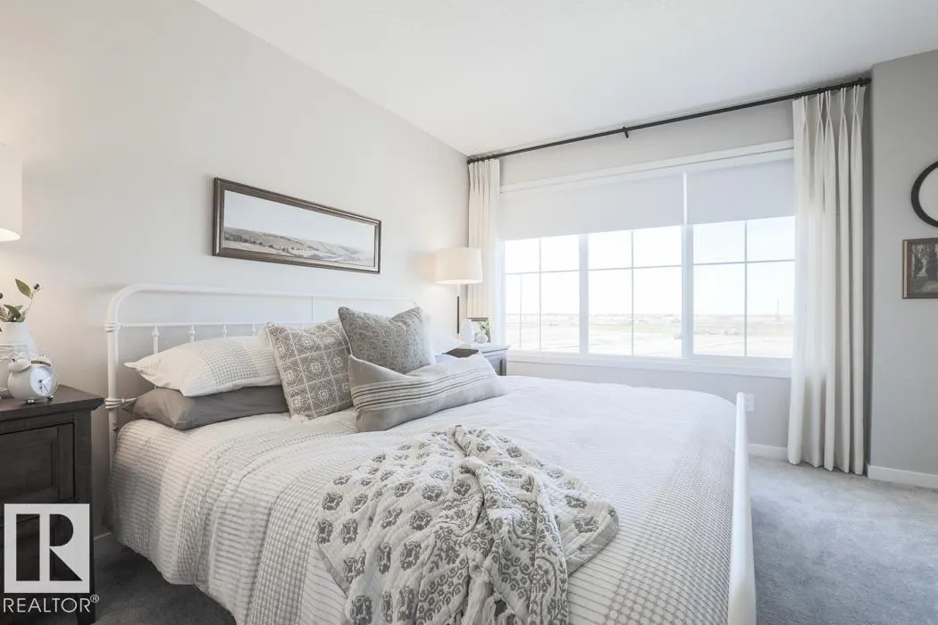 4584 Warbler Loop