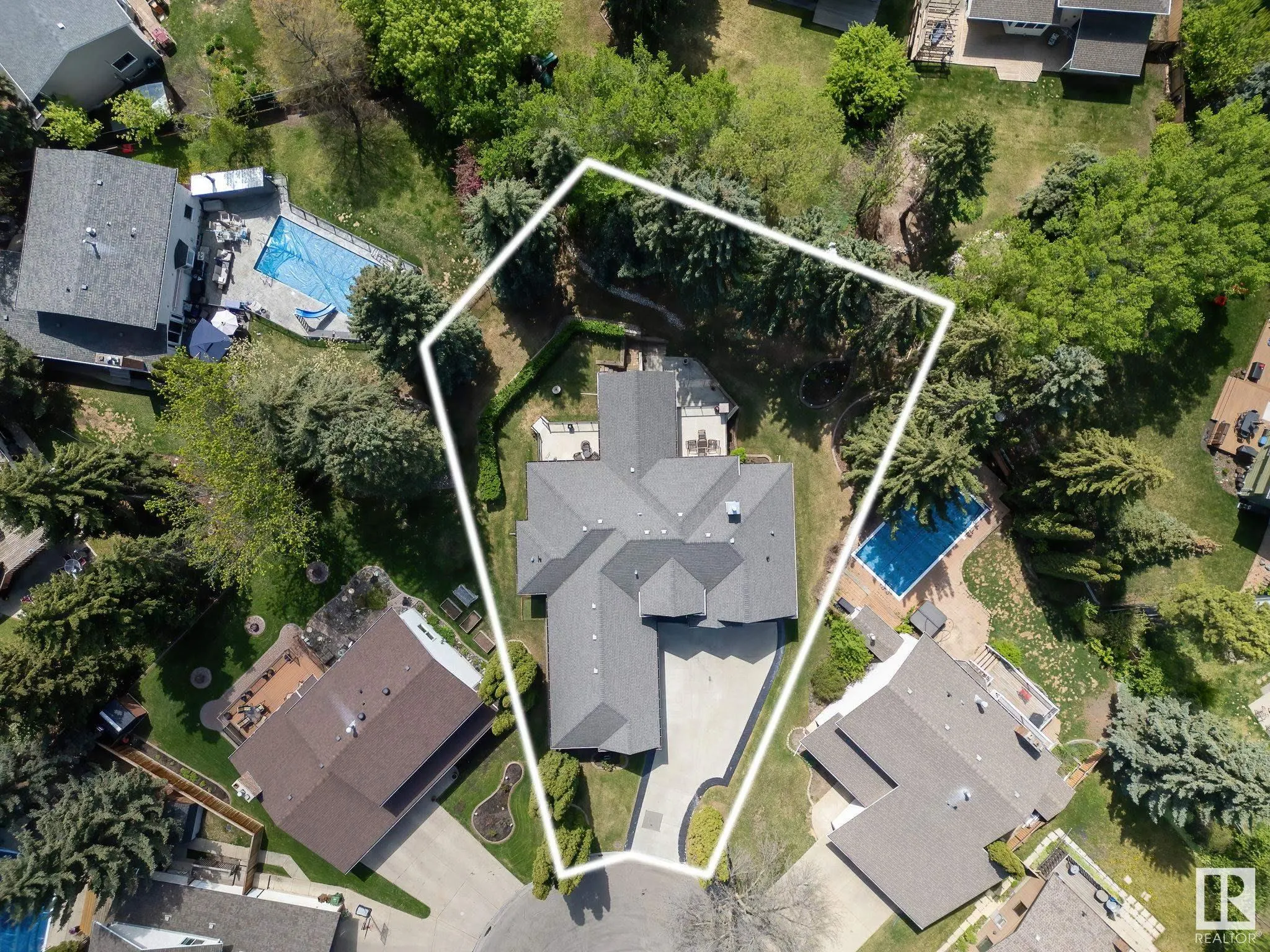 98 LANCASTER Crescent