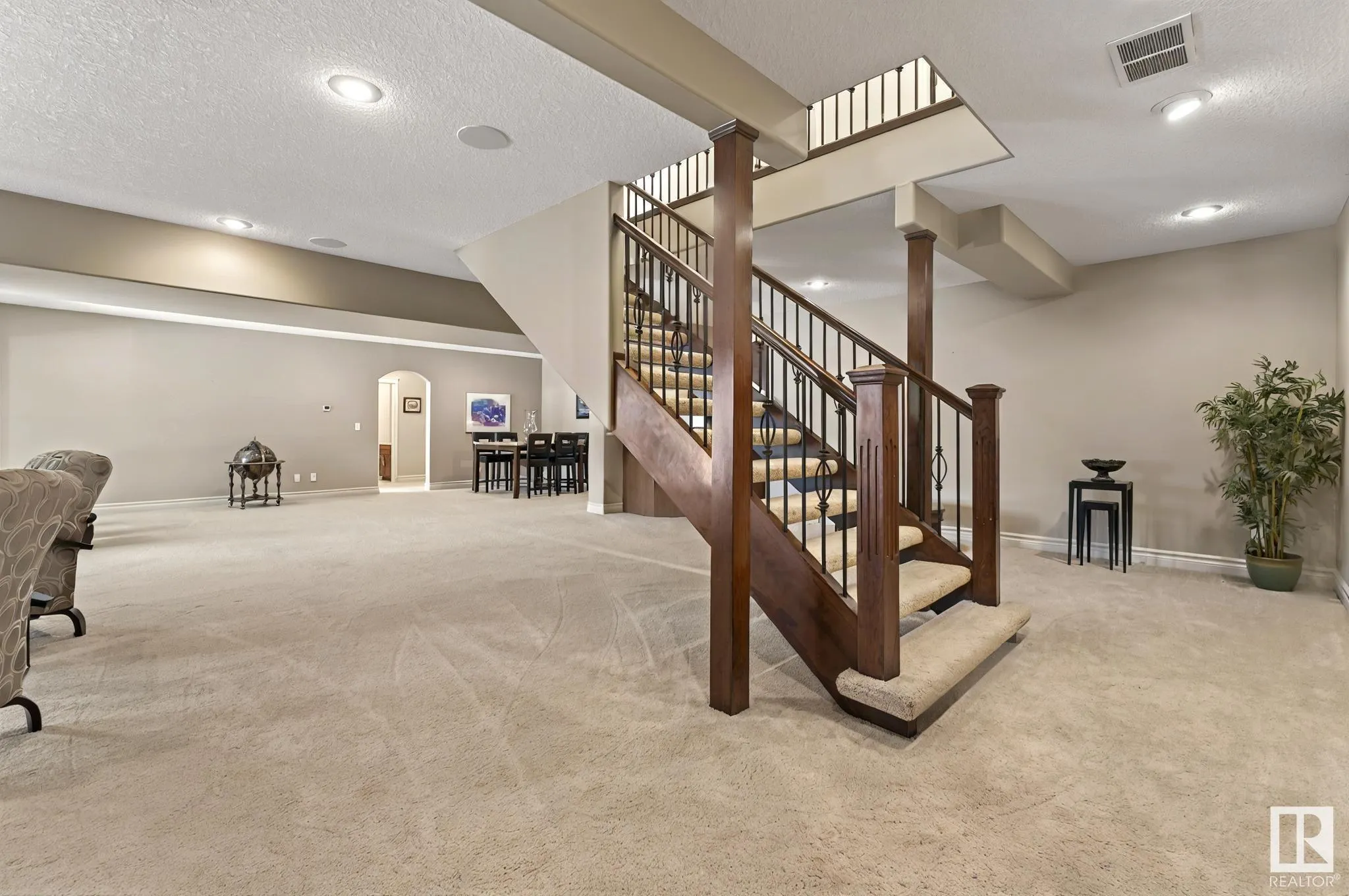 98 LANCASTER Crescent