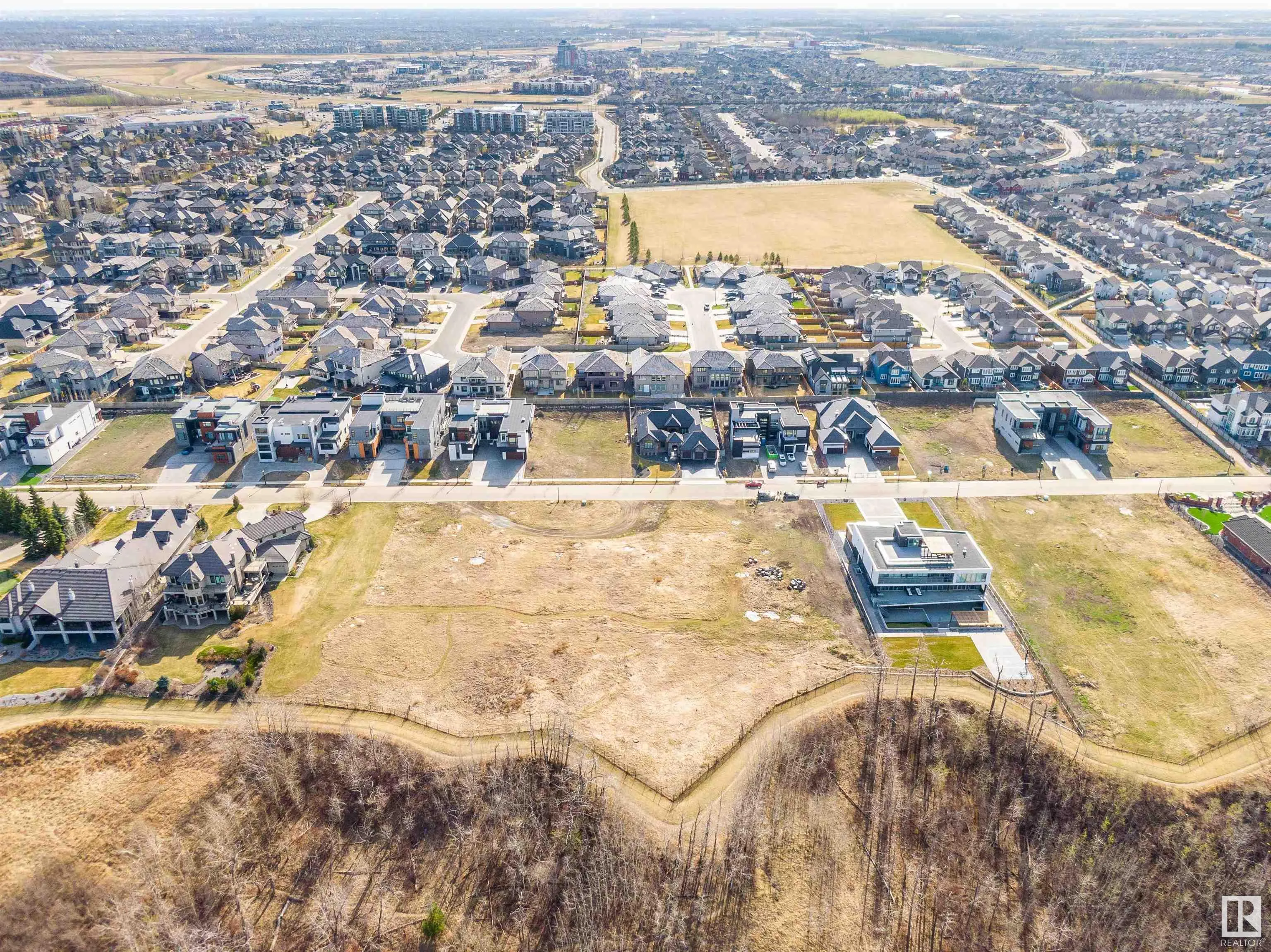 32 WINDERMERE Drive