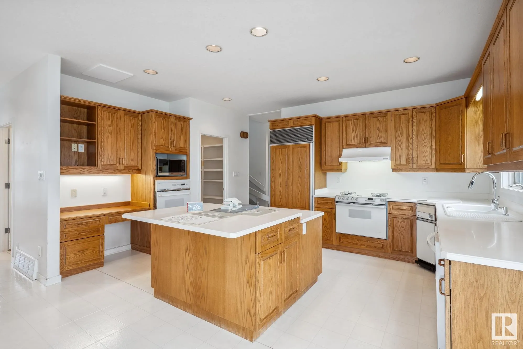 333 REEVES Way