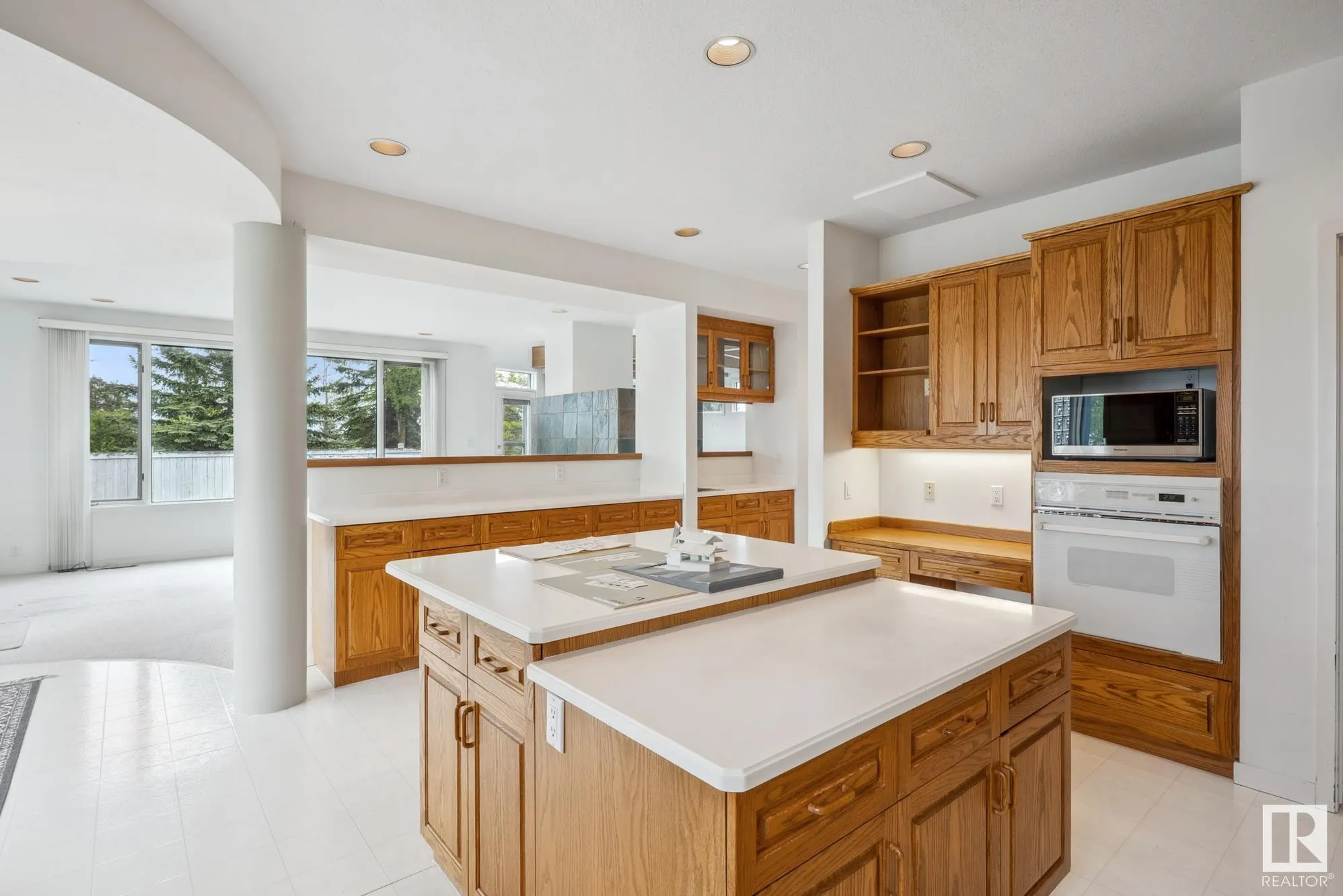 333 REEVES Way