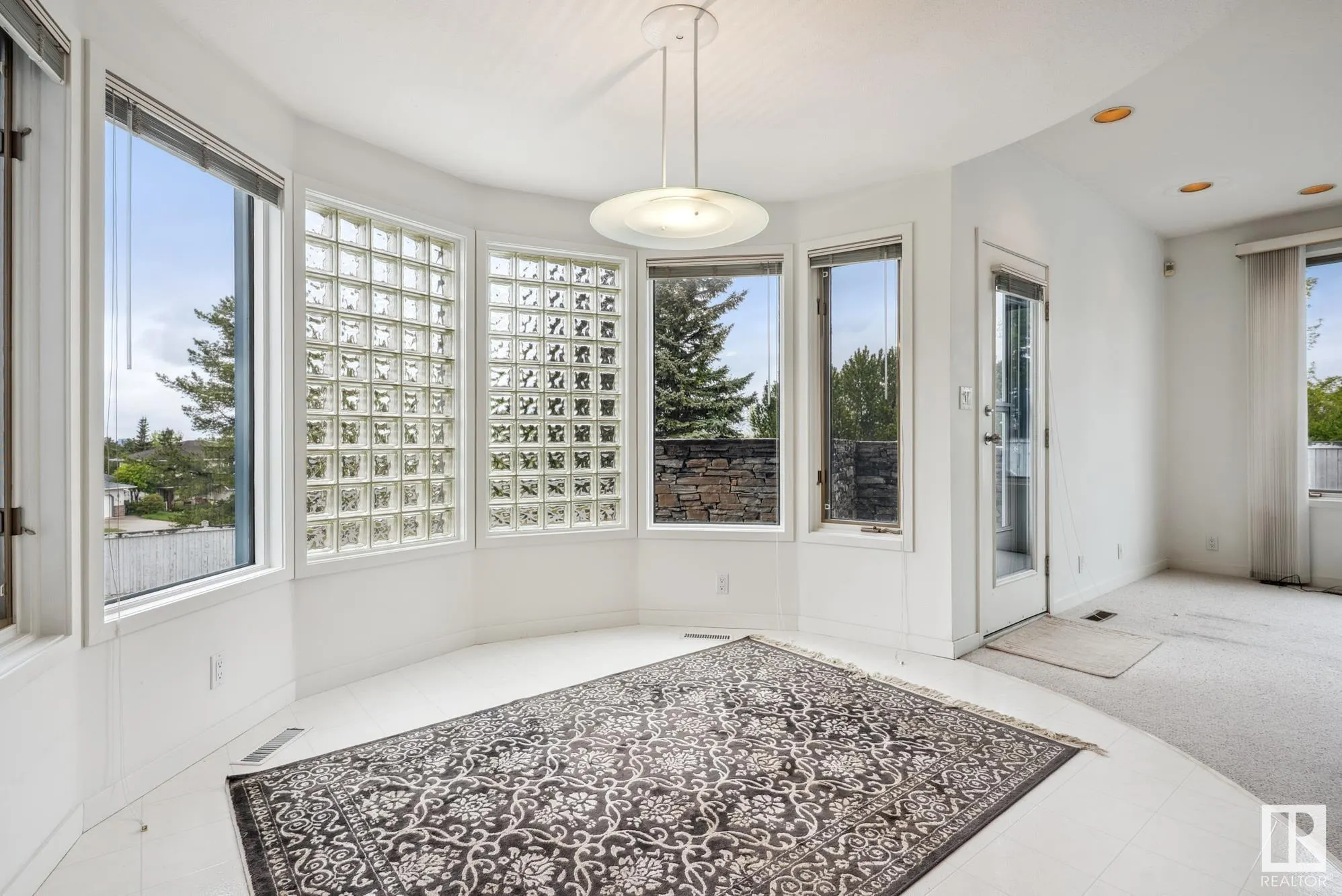 333 REEVES Way