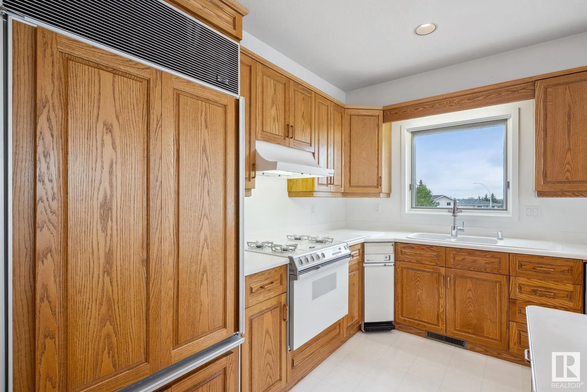 333 REEVES Way