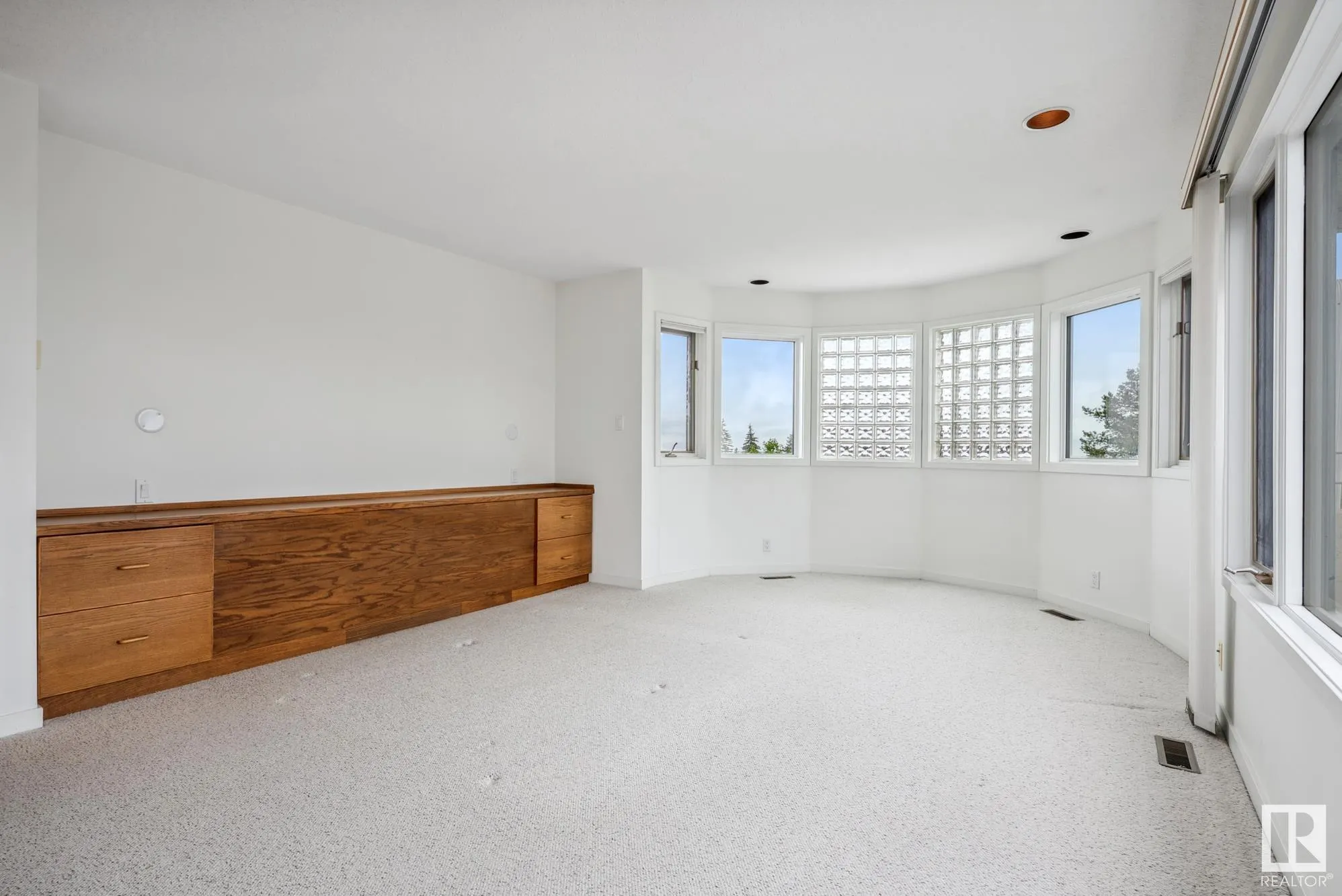 333 REEVES Way