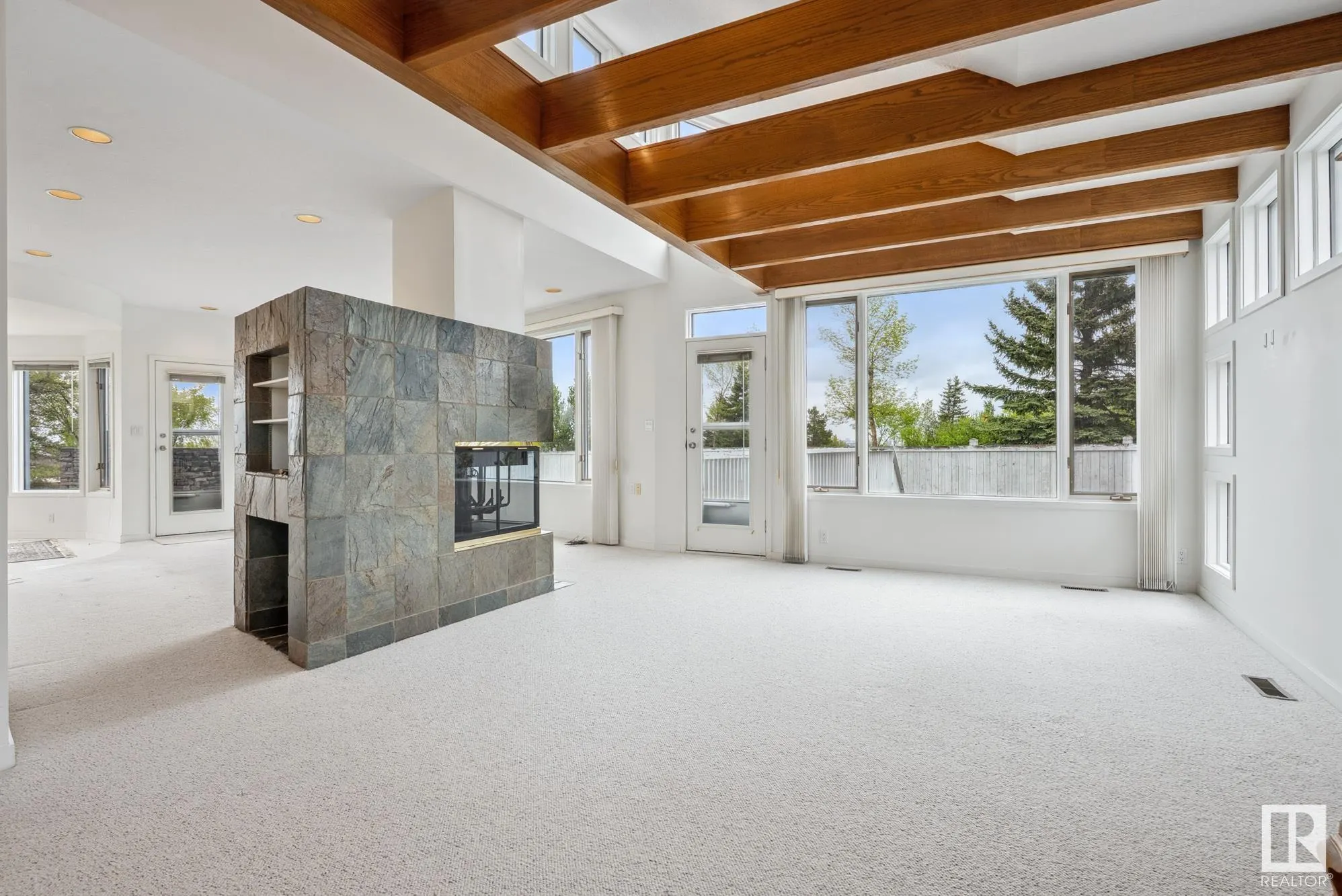 333 REEVES Way