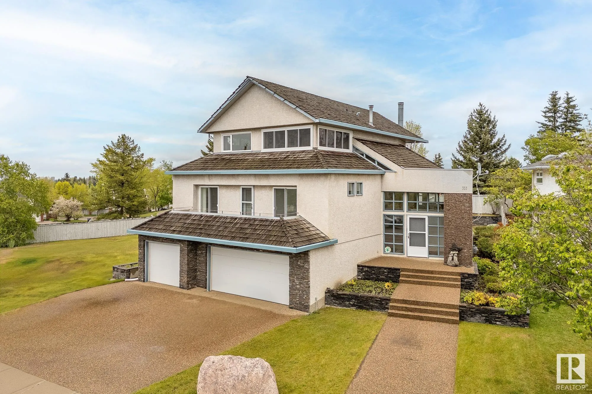 333 REEVES Way