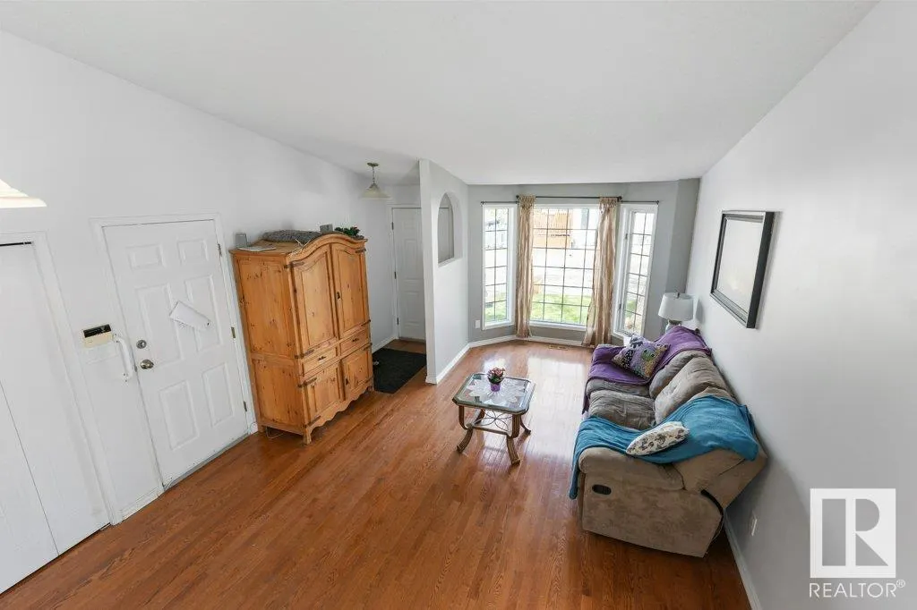 35 GRANDIN Road