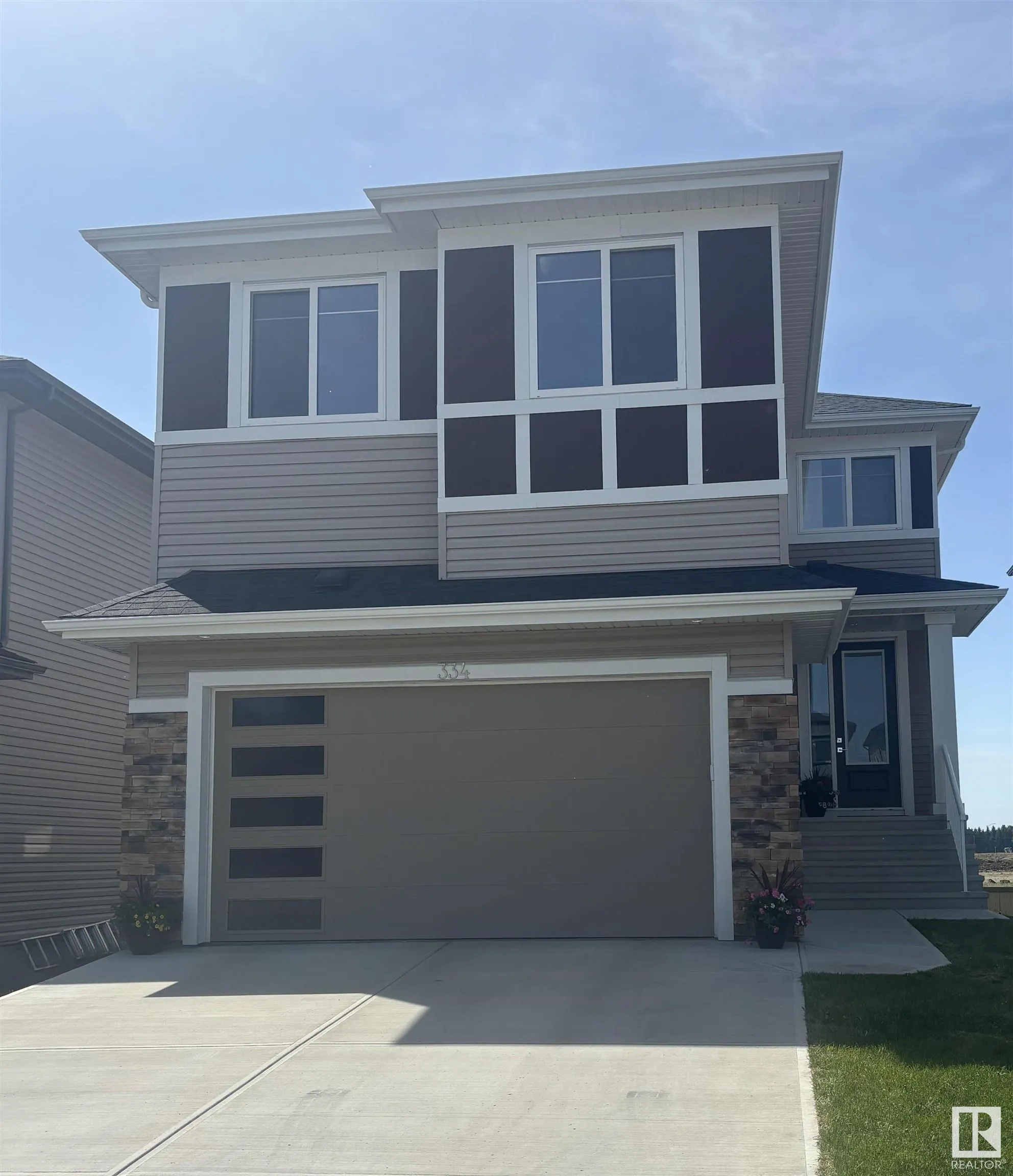 334 ASTON Close