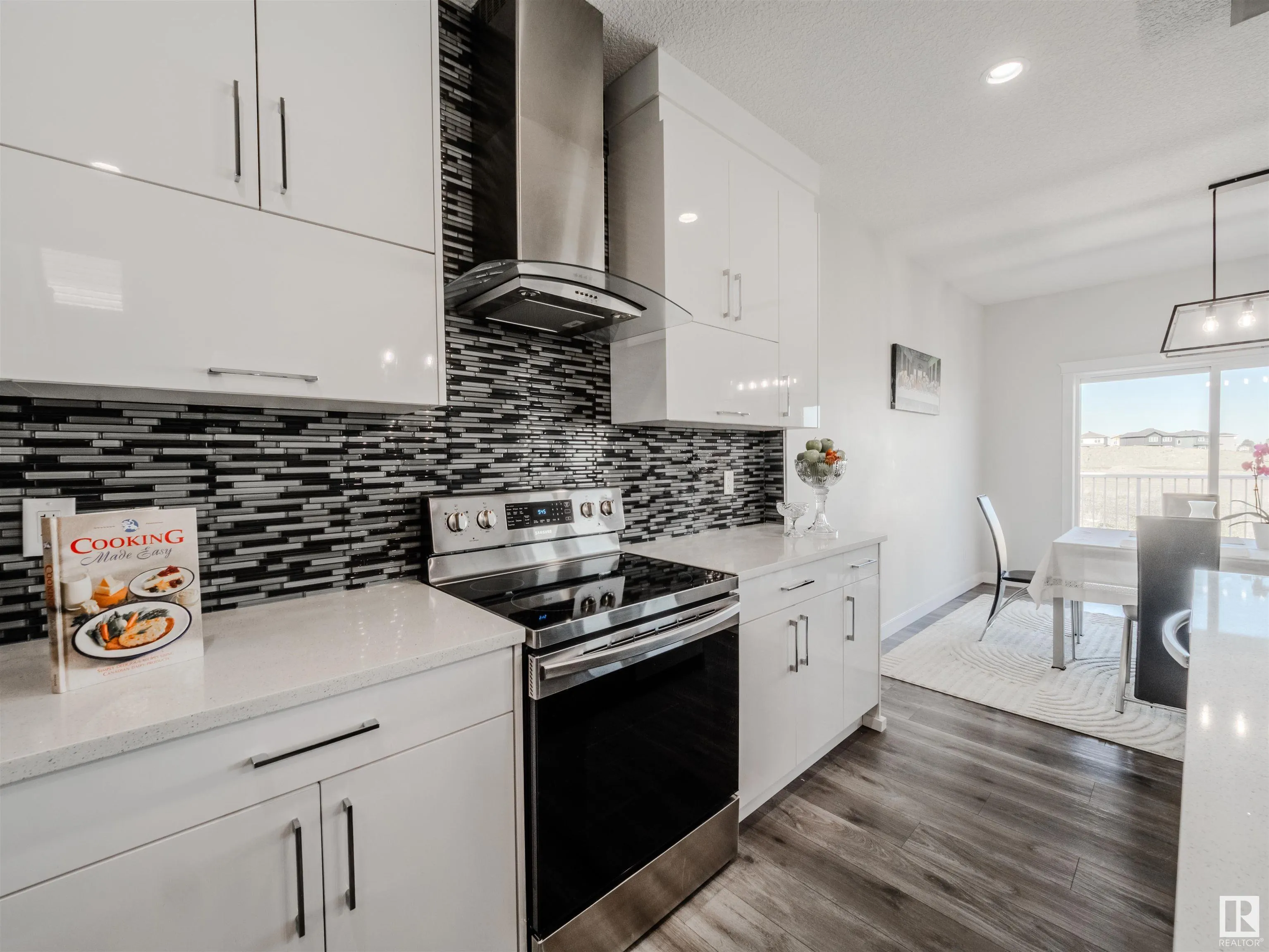 334 ASTON Close