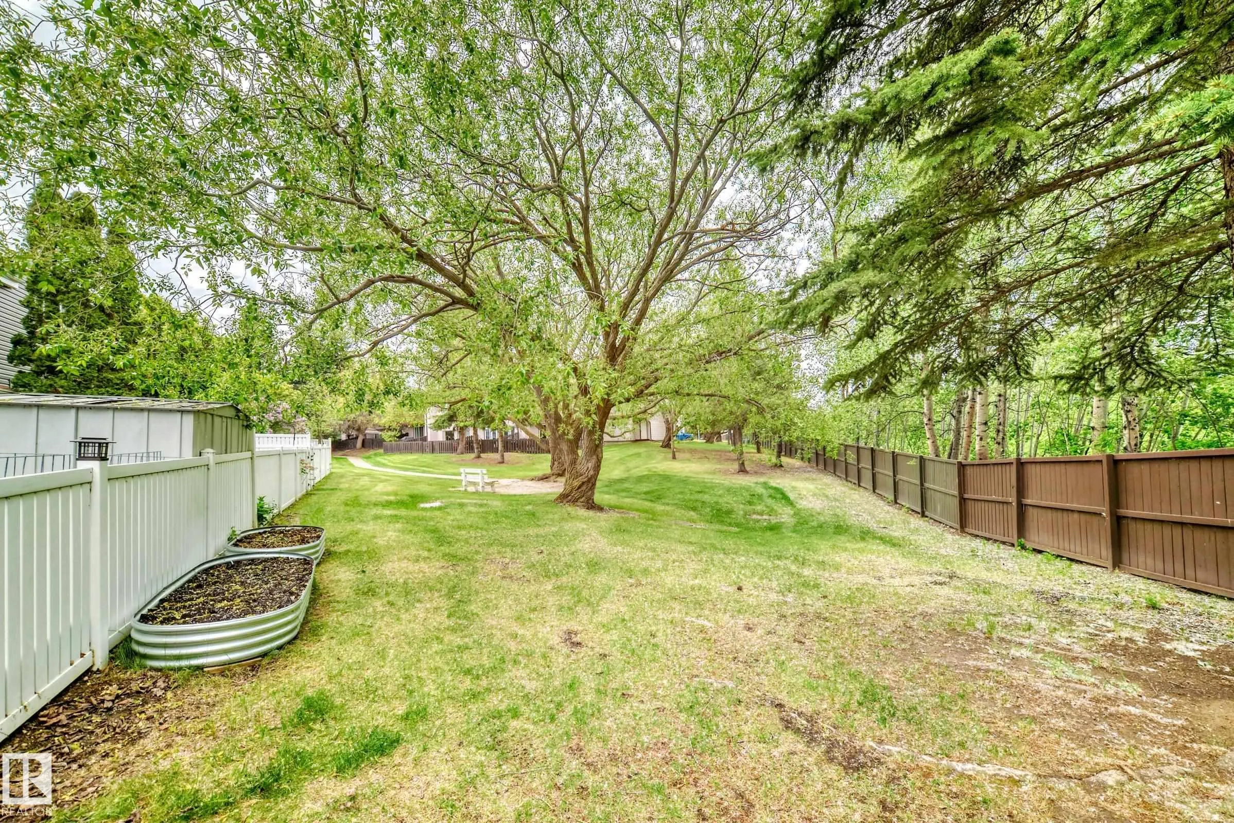 33 GRANDIN WOODS