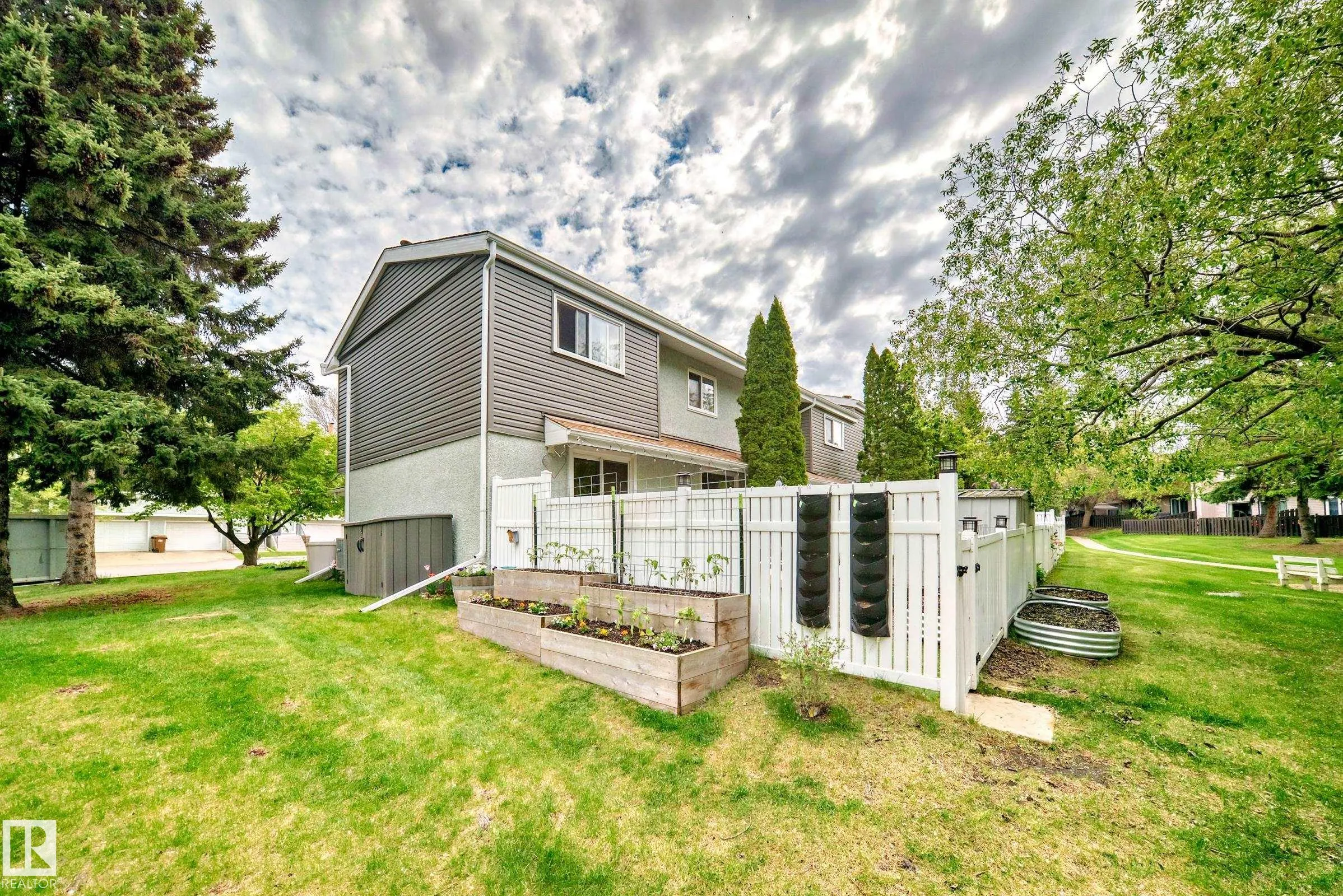 33 GRANDIN WOODS