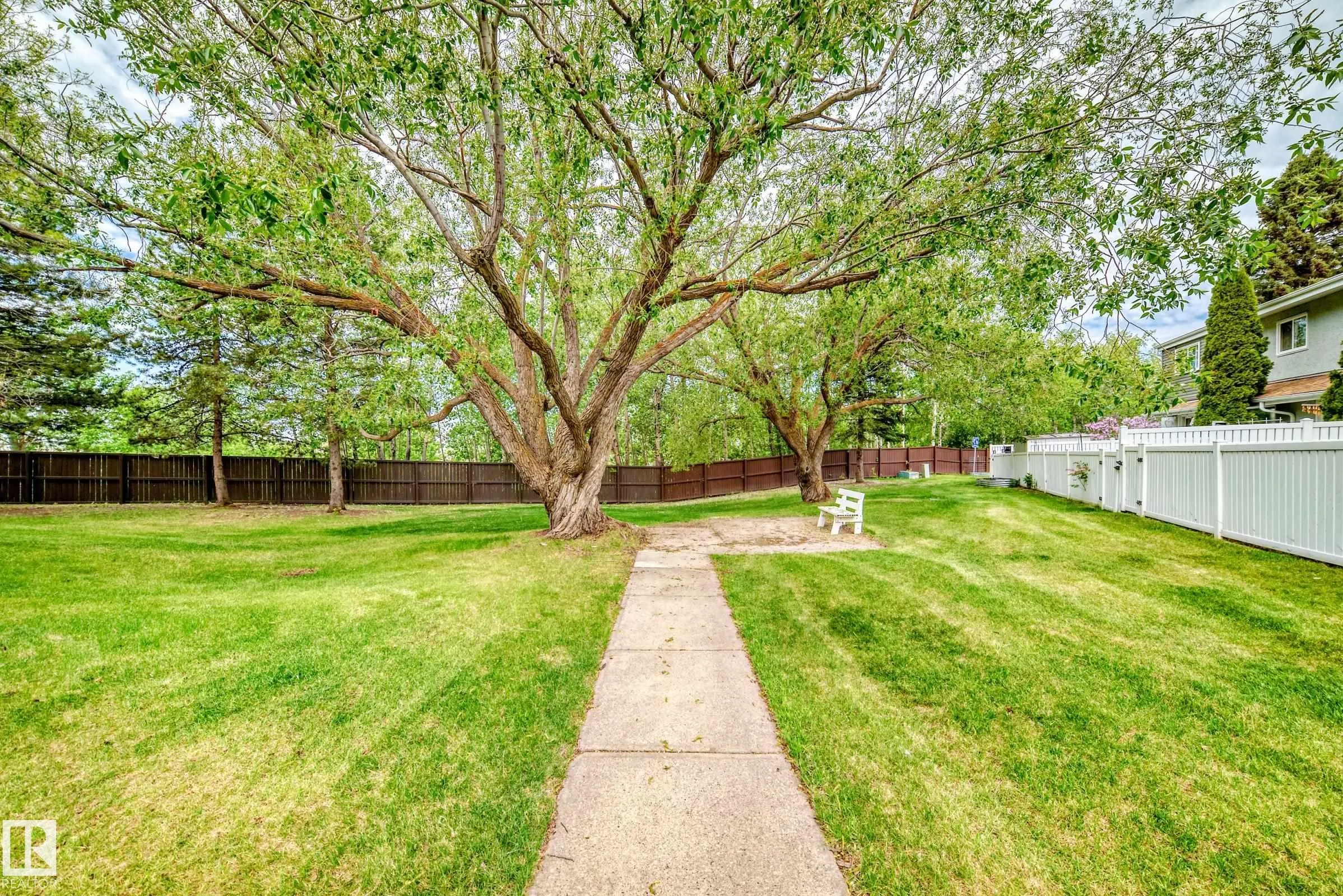 33 GRANDIN WOODS