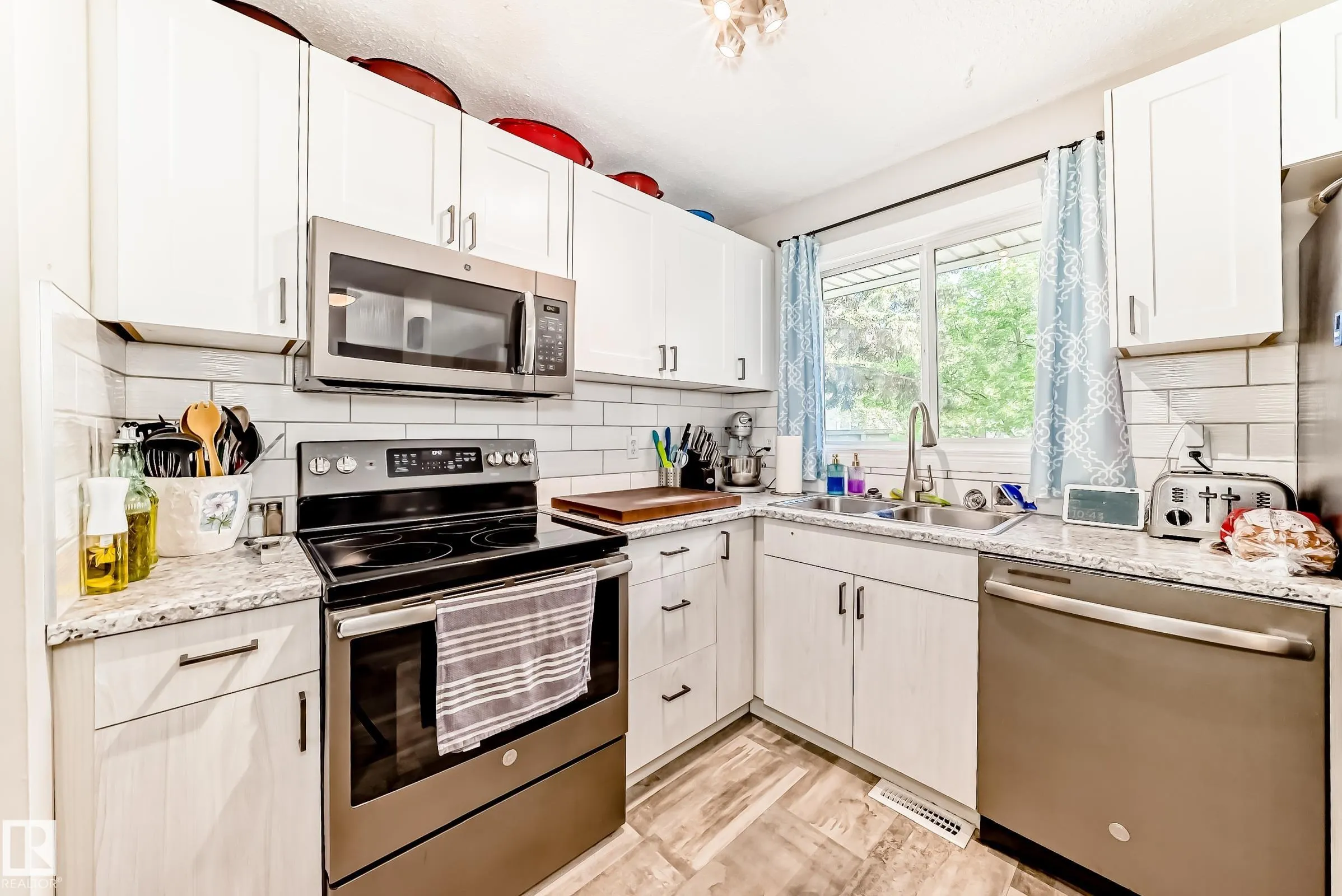 33 GRANDIN WOODS
