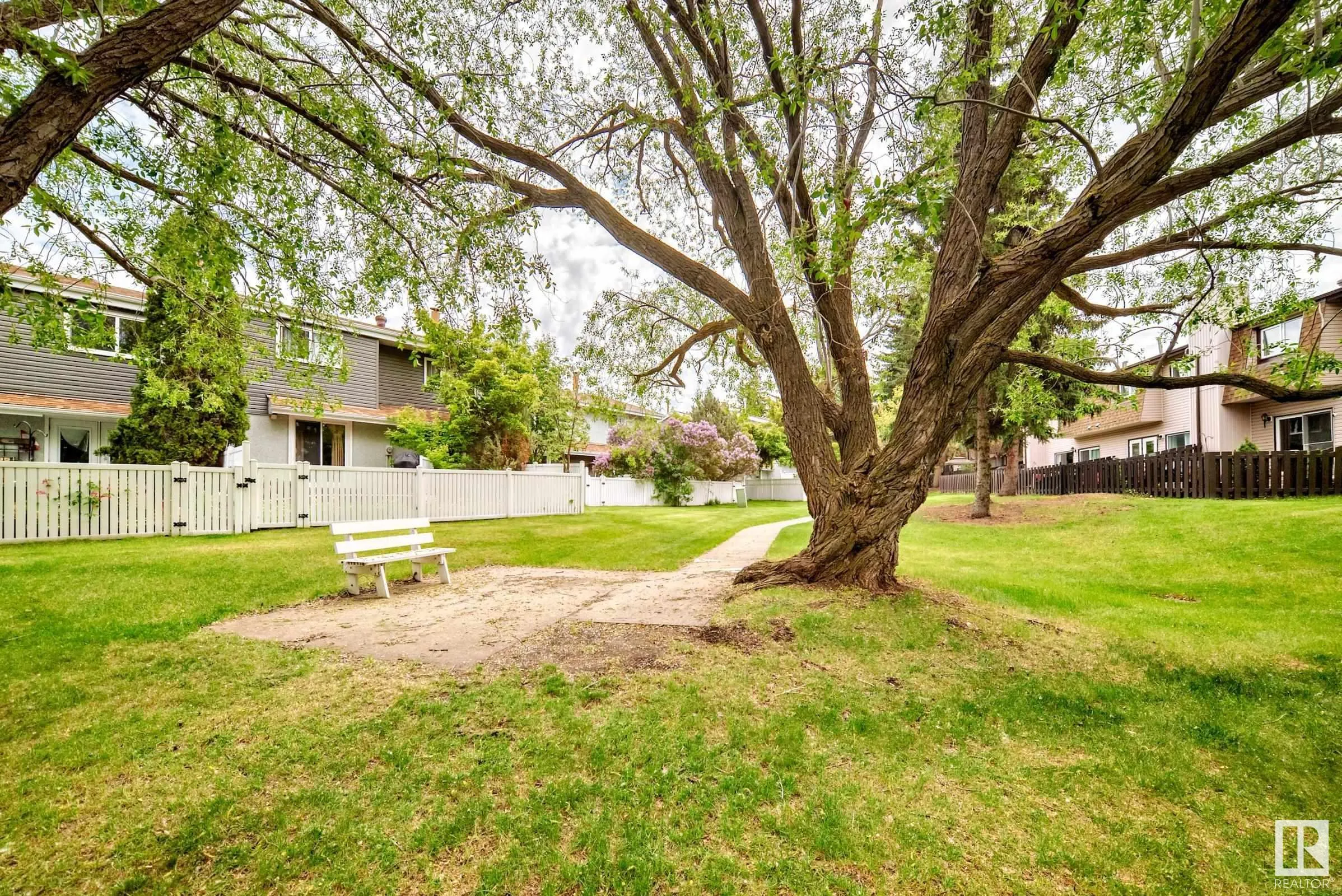 33 GRANDIN WOODS