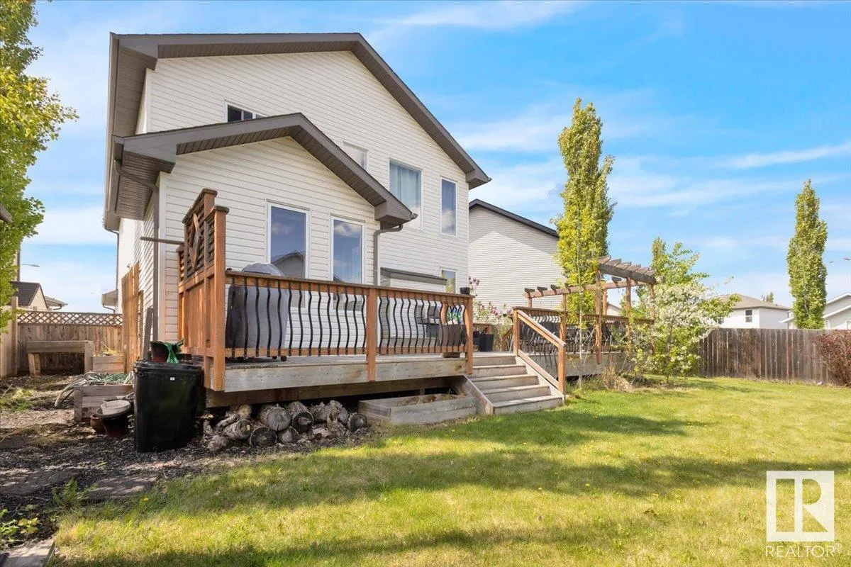 815 FOXWOOD Bay