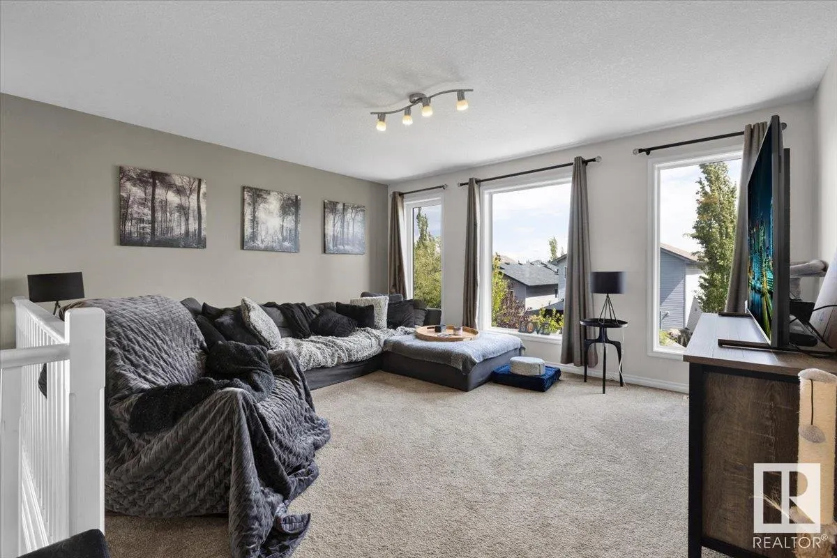 815 FOXWOOD Bay