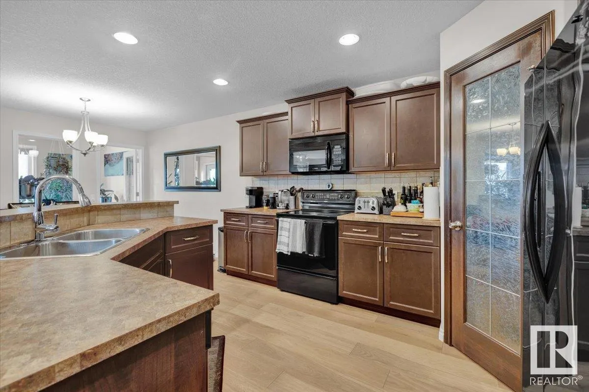 815 FOXWOOD Bay