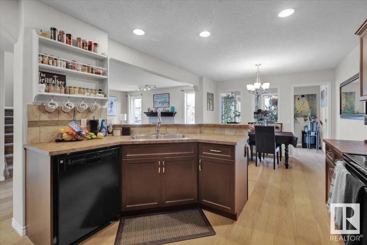 815 FOXWOOD Bay