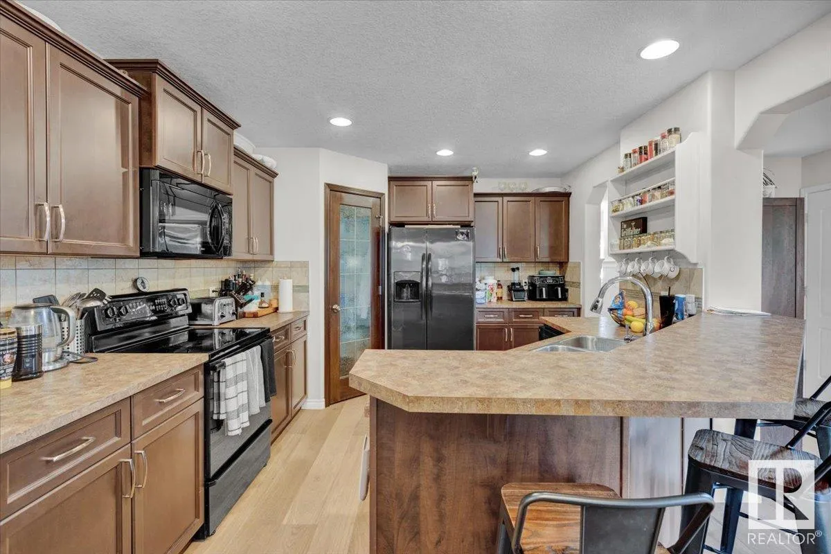 815 FOXWOOD Bay