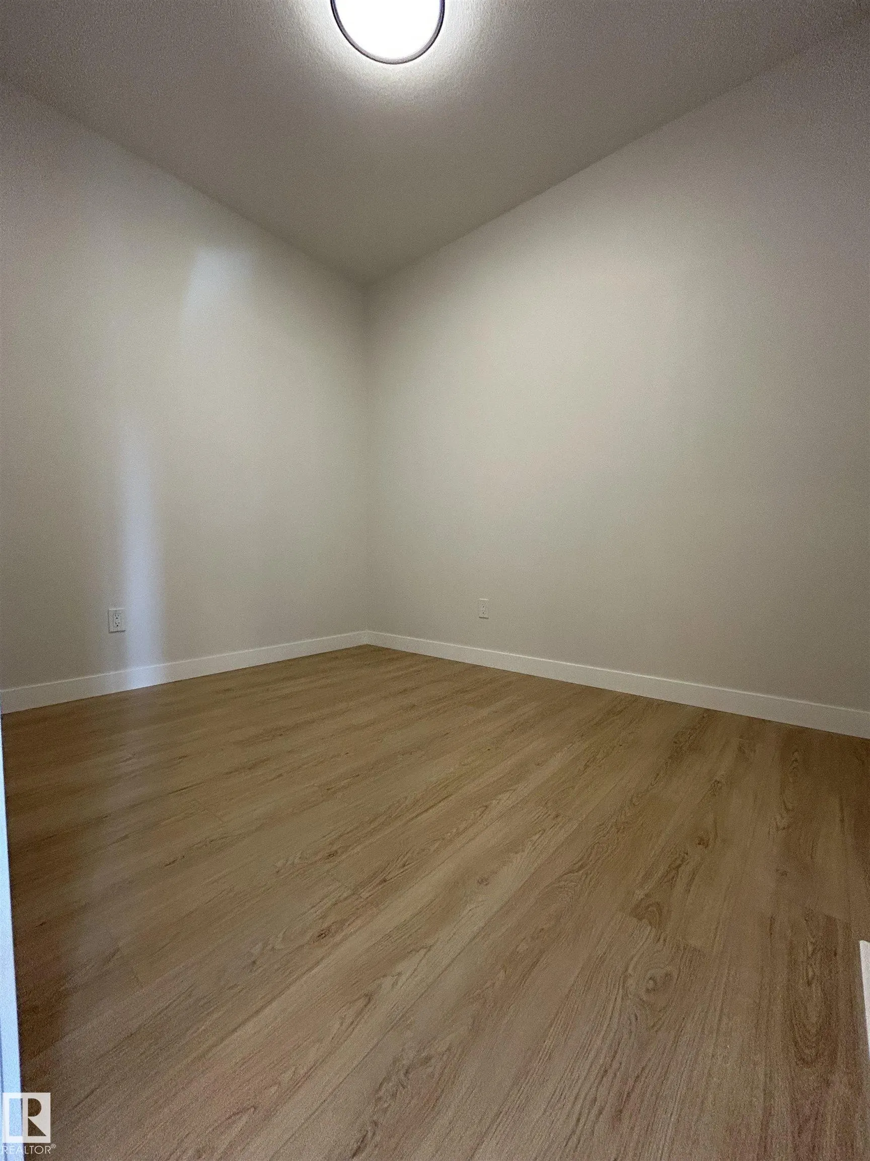 48 WAVERLY Way