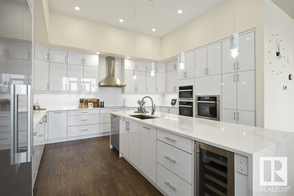 200 BELLEROSE Drive