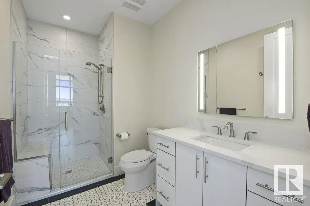 200 BELLEROSE Drive