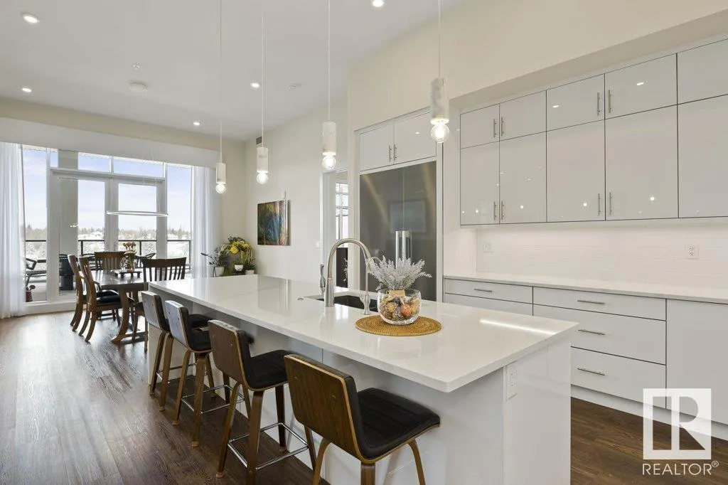 200 BELLEROSE Drive
