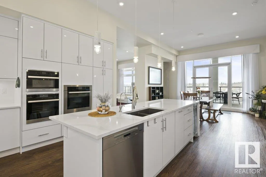 200 BELLEROSE Drive