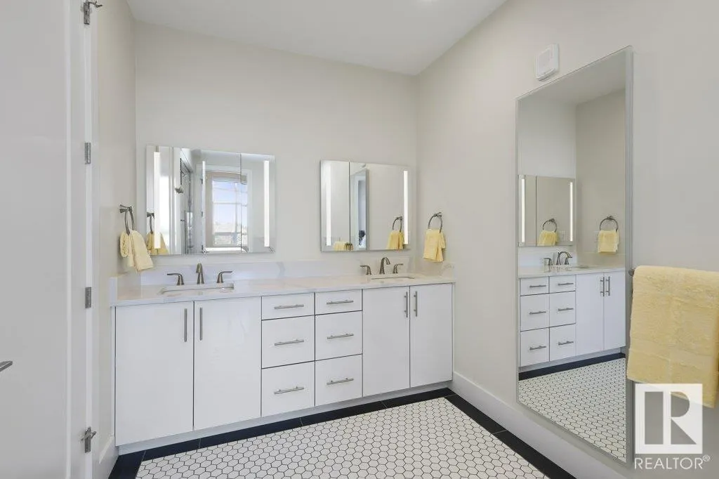 200 BELLEROSE Drive