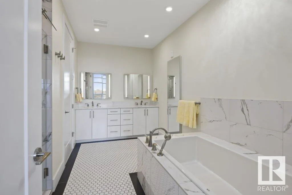 200 BELLEROSE Drive