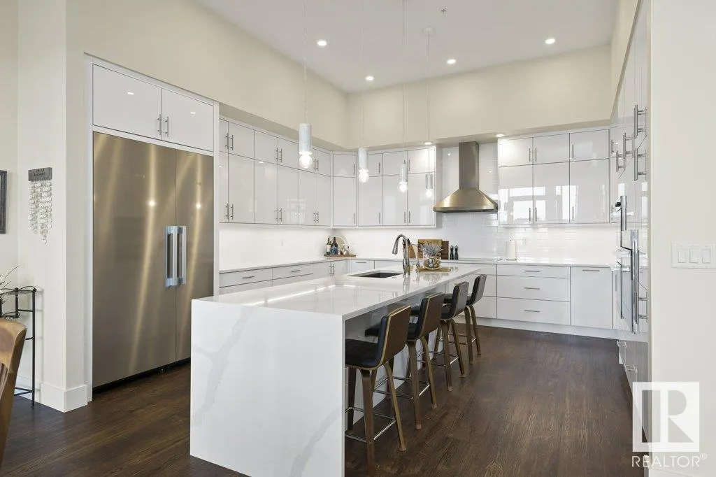 200 BELLEROSE Drive