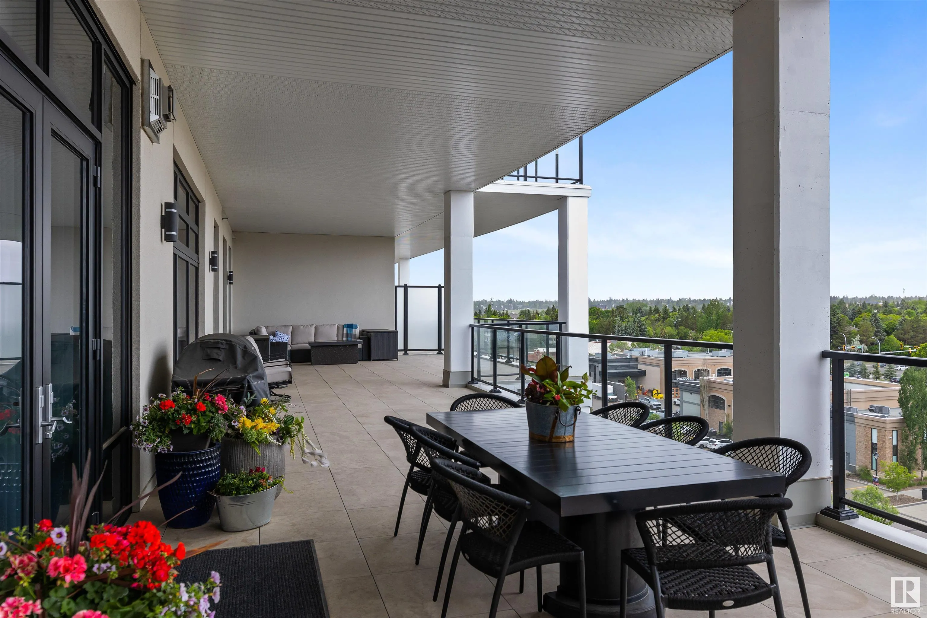200 BELLEROSE Drive