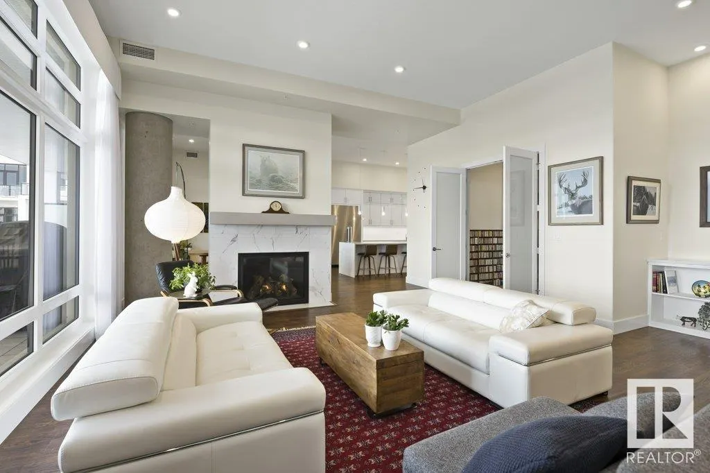 200 BELLEROSE Drive