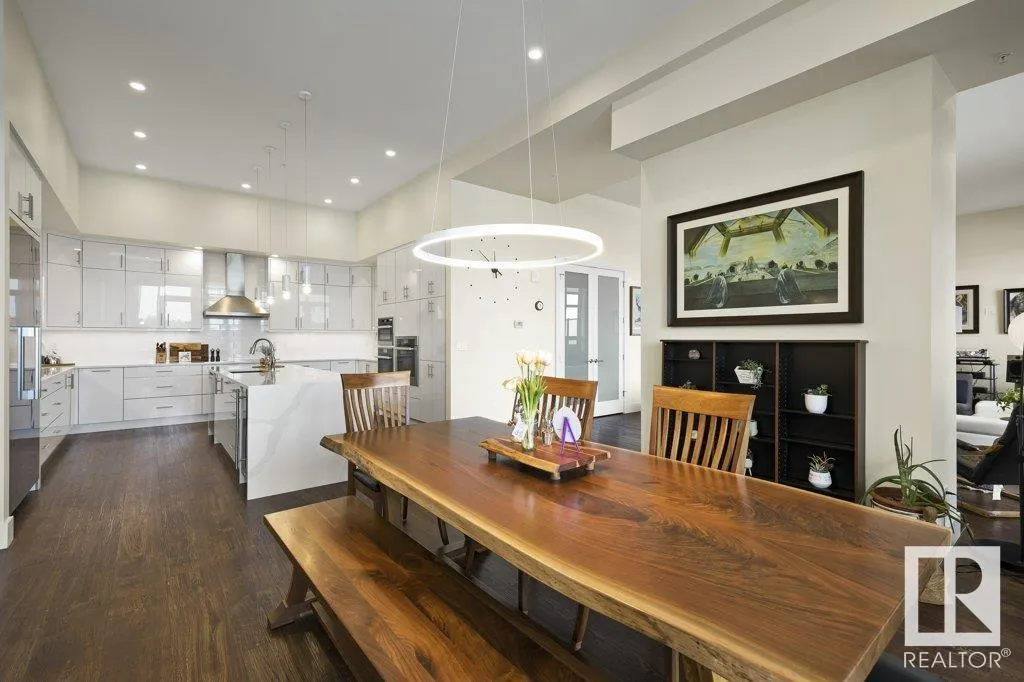 200 BELLEROSE Drive