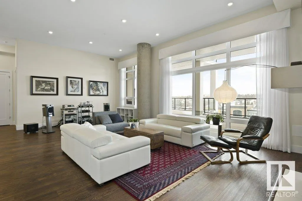 200 BELLEROSE Drive