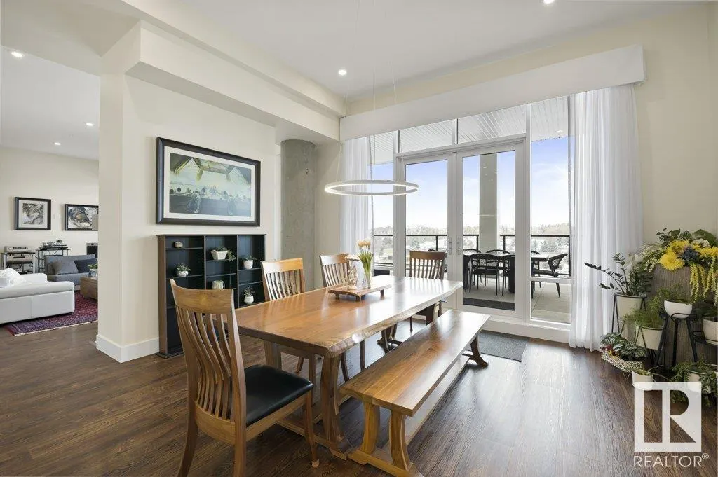 200 BELLEROSE Drive