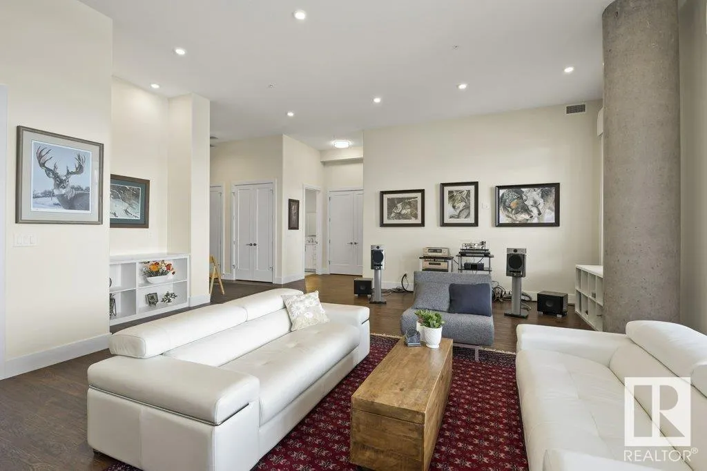 200 BELLEROSE Drive