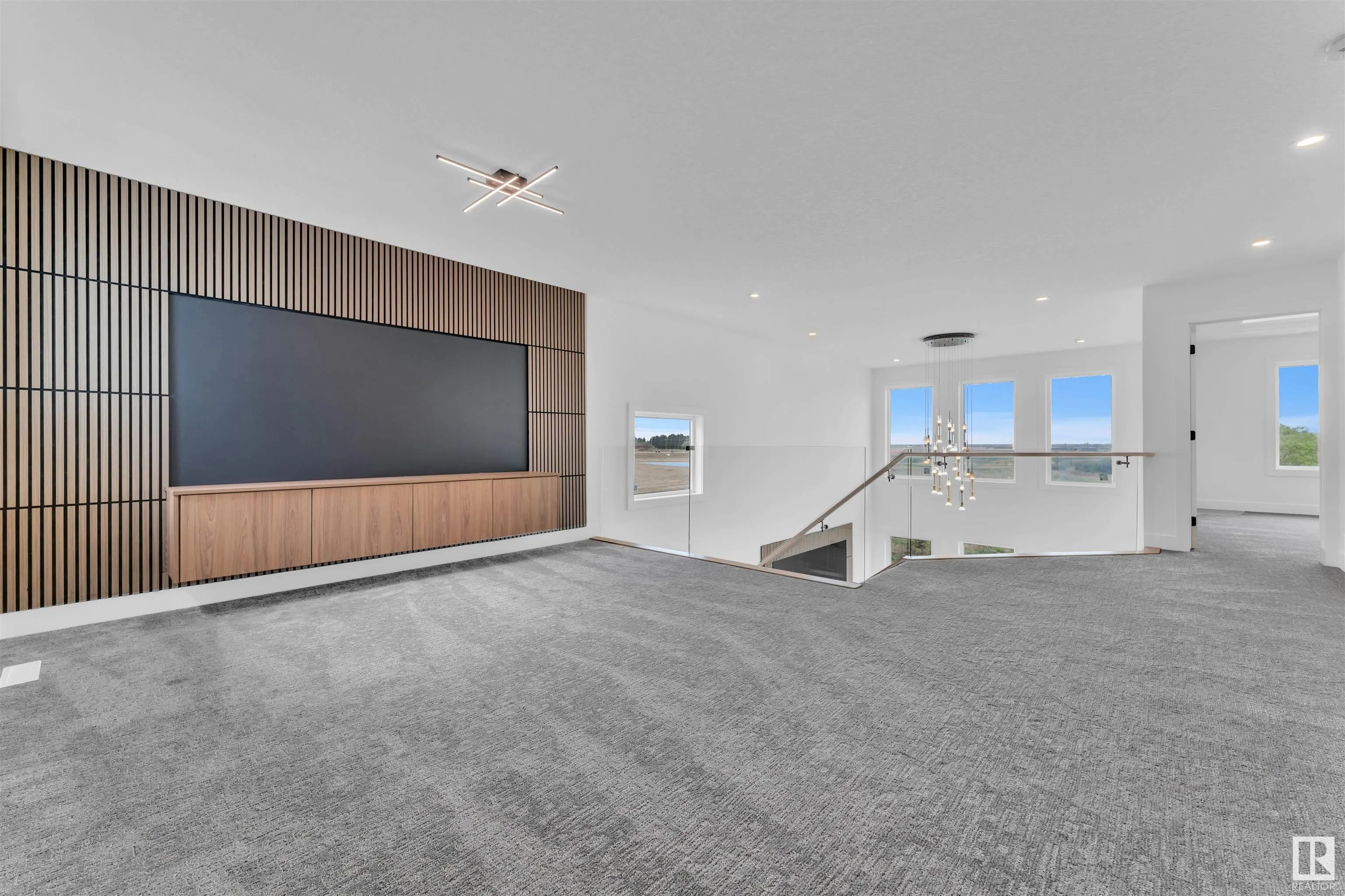 324 ASTON Close