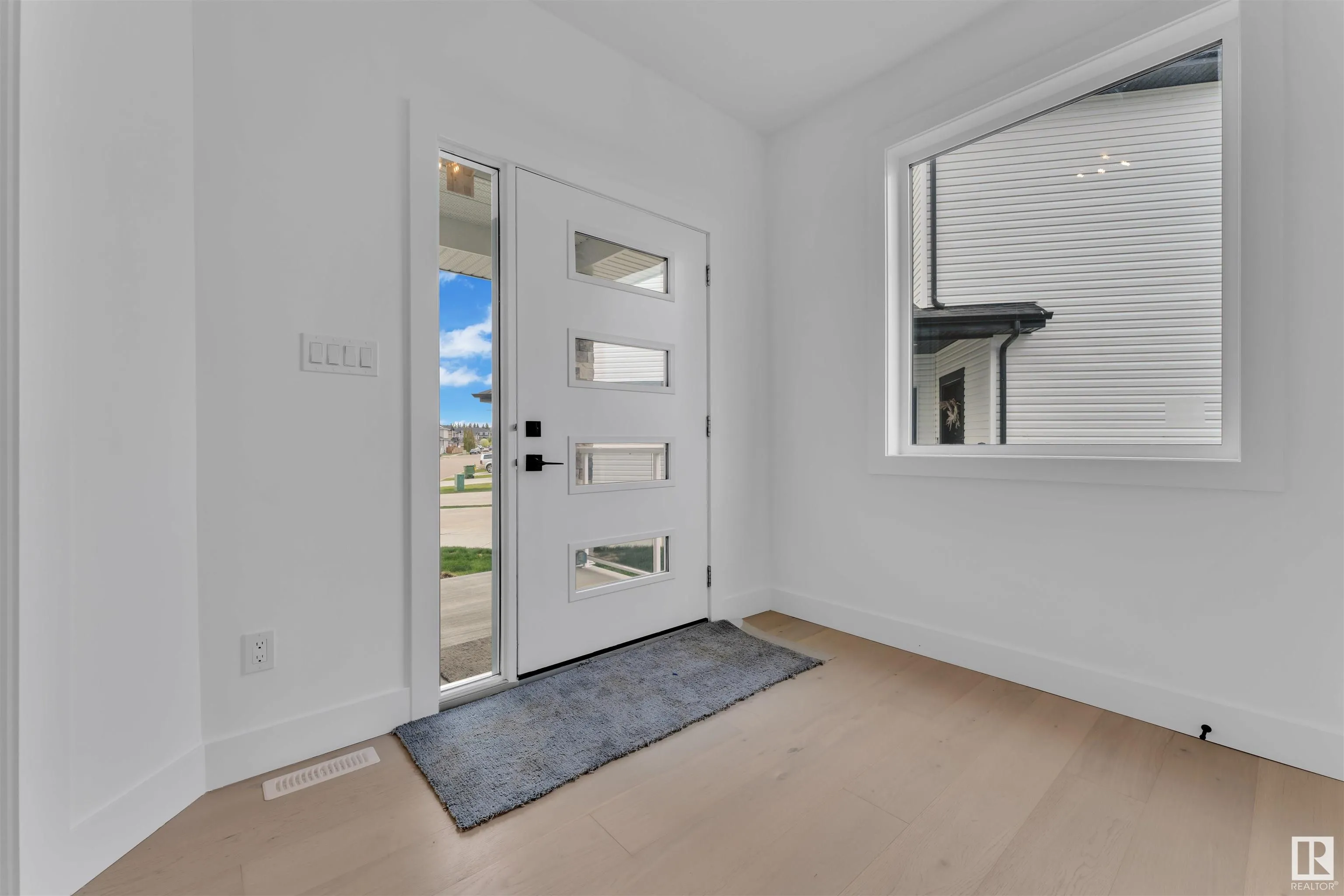 324 ASTON Close