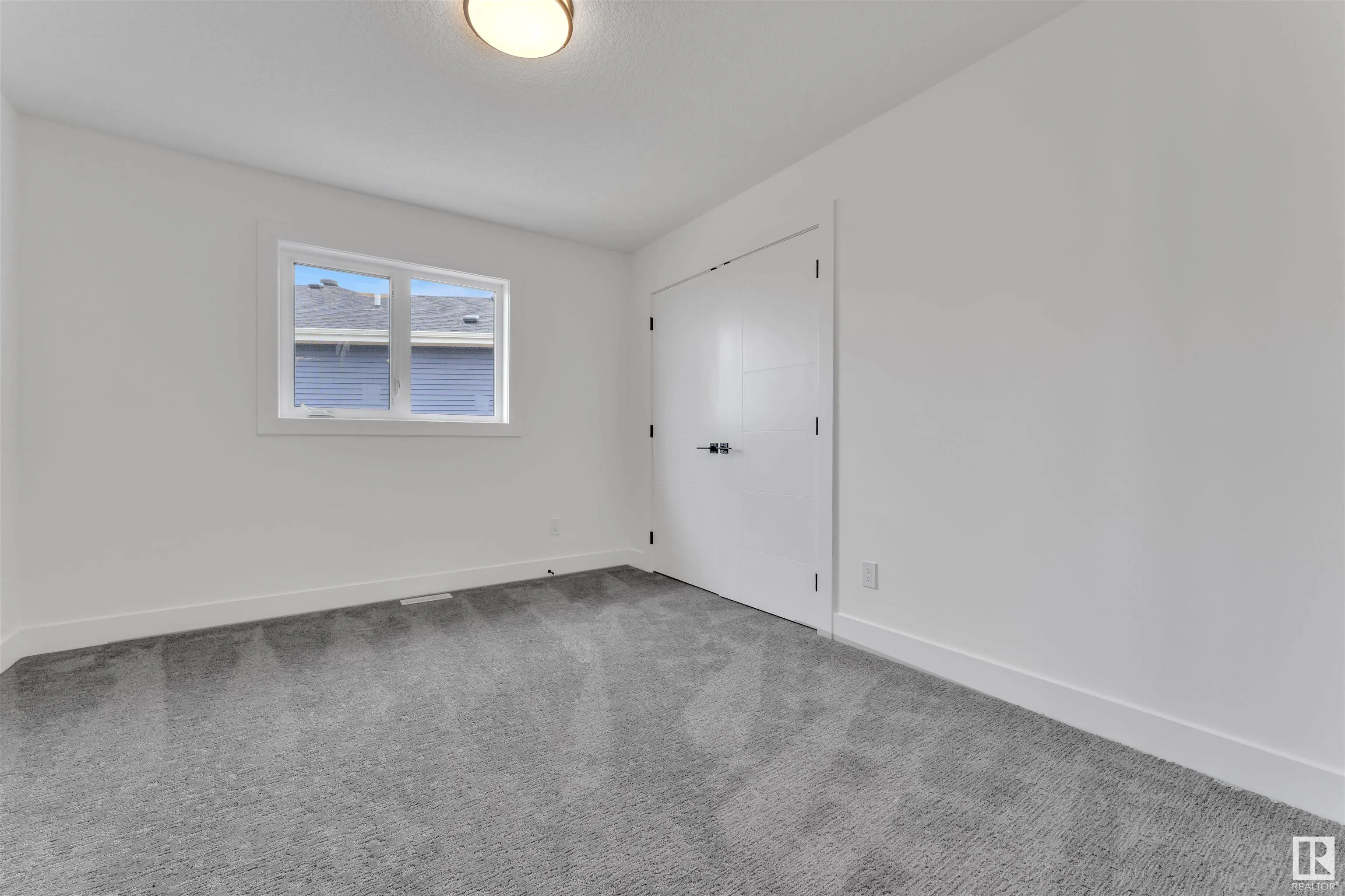 324 ASTON Close