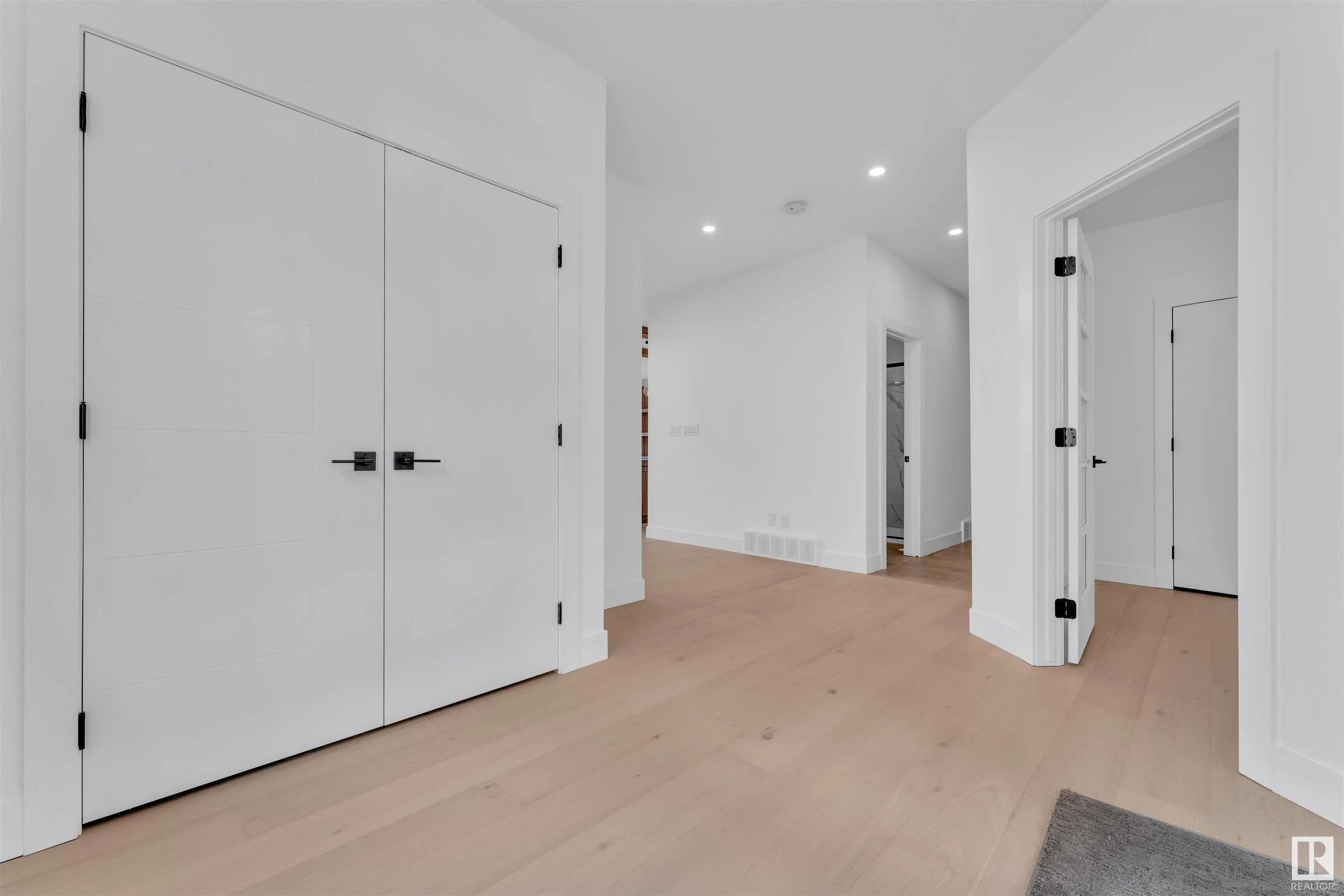 324 ASTON Close