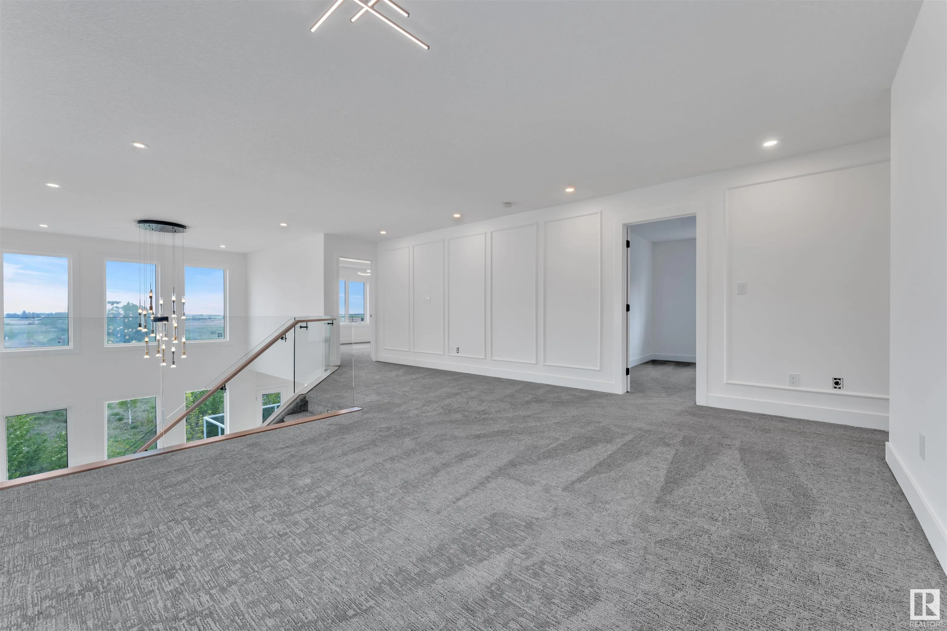 324 ASTON Close